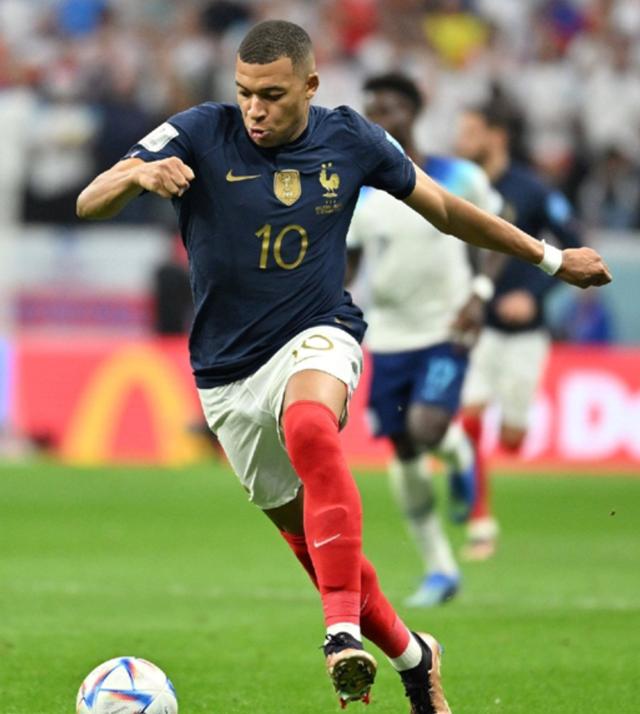 关于金州勇士训练开放日，赛前止住颓势引欢呼，法甲在即，资深球员宣示担当的信息-问鼎体育