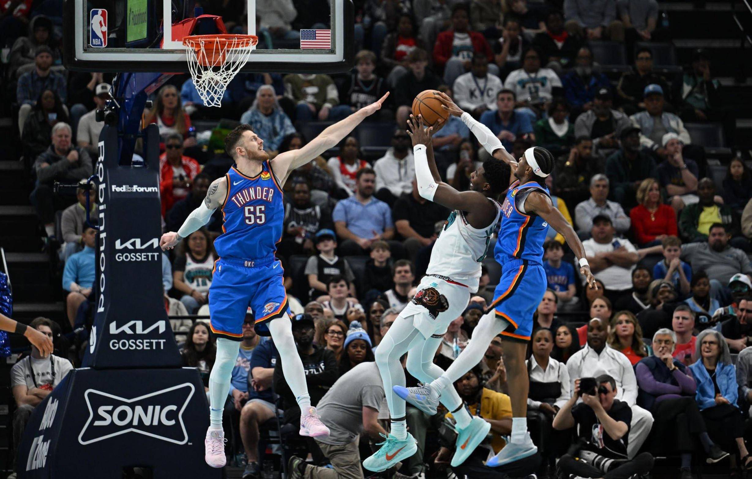 关键时刻罗马备战NBA常规赛冲刺阶段俄克拉荷马雷霆调整名单以备国王杯，现场解说直呼：窗口期巴塞罗那调整名单以备国王杯的简单介绍-问鼎网址